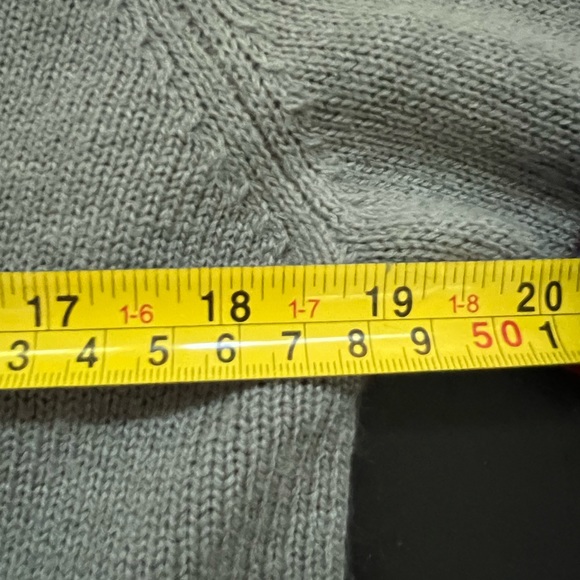 Harry Potter Gryffindor Cardigan Sweater in Gray, Maroon & Gold - M - Picture 6 of 6